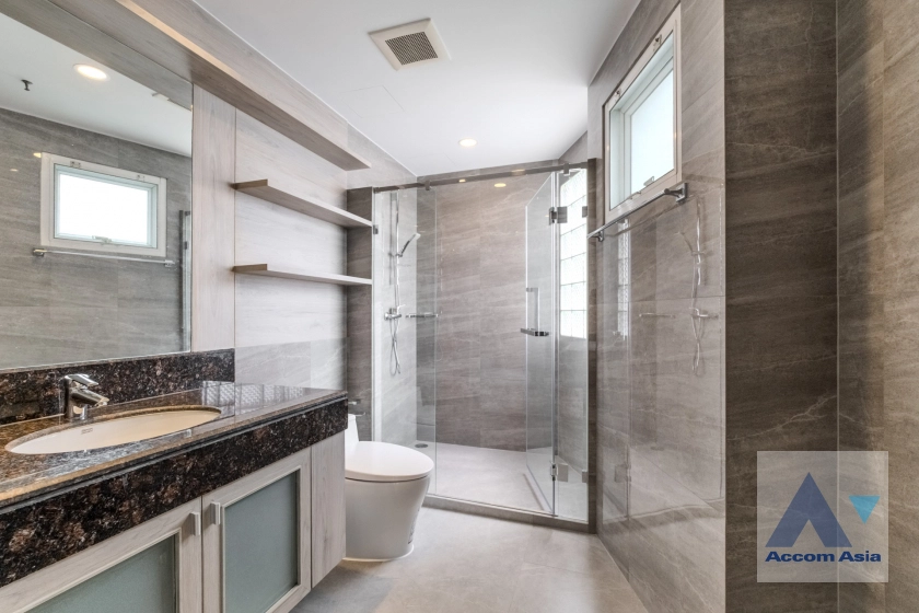 23  3 br Apartment For Rent in Sukhumvit ,Bangkok BTS Nana at Fully Furnished Apartment, Only 2 mins walk to BTS AA38923