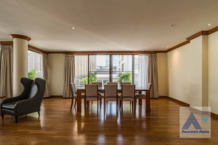 unit 4 Bedrooms  Apartment For Rent in Sukhumvit, Bangkok  near BTS Asok - MRT Sukhumvit (AA38924)