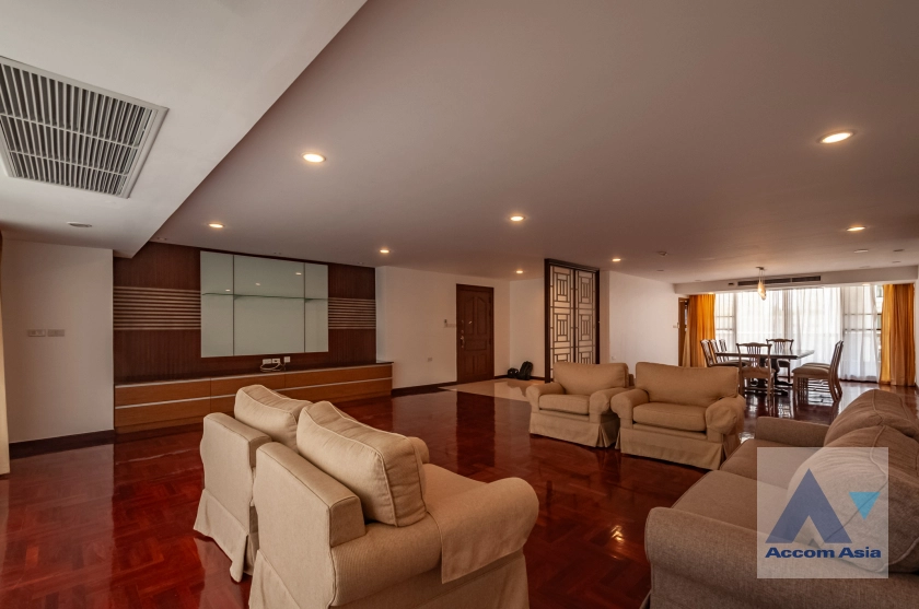 Pet friendly |  Family Size Residence Starting at 280 Sqm Apartment  4 Bedroom for Rent BTS Phrom Phong in Sukhumvit Bangkok