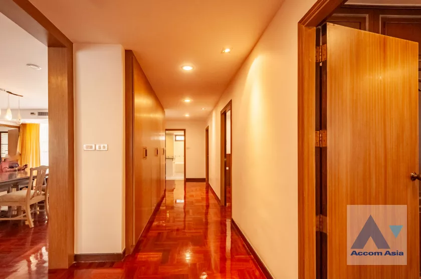 9  4 br Apartment For Rent in Sukhumvit ,Bangkok BTS Phrom Phong at Family Size Desirable AA38925