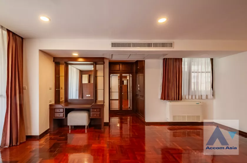11  4 br Apartment For Rent in Sukhumvit ,Bangkok BTS Phrom Phong at Family Size Desirable AA38925