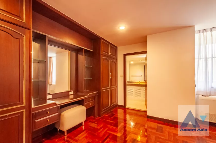 14  4 br Apartment For Rent in Sukhumvit ,Bangkok BTS Phrom Phong at Family Size Desirable AA38925
