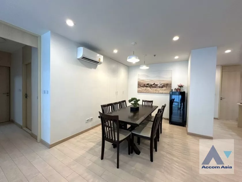  4 Bedrooms  Condominium For Rent & Sale in Silom, Bangkok  near BTS Chong Nonsi (AA38930)
