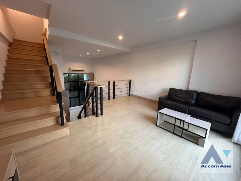 unitPet friendly |  3 Bedrooms  House For Rent & Sale in Sathorn, Bangkok  near BTS Chong Nonsi - MRT Lumphini (AA38936)