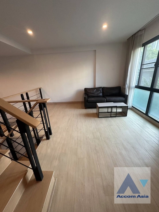 unitPet friendly |  3 Bedrooms  House For Rent & Sale in Sathorn, Bangkok  near BTS Chong Nonsi - MRT Lumphini (AA38936)