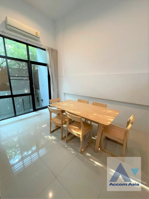 unitPet friendly |  3 Bedrooms  House For Rent & Sale in Sathorn, Bangkok  near MRT Lumphini - BTS Chong Nonsi (AA38936)