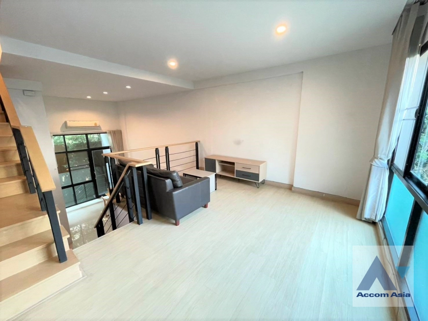 unitPet friendly |  3 Bedrooms  House For Rent & Sale in Sathorn, Bangkok  near MRT Lumphini - BTS Chong Nonsi (AA38936)