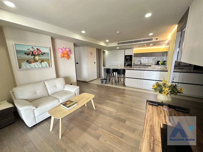  3 Bedrooms  Condominium For Rent & Sale in Ploenchit, Bangkok  near BTS Ratchadamri - MRT Silom (AA38945)