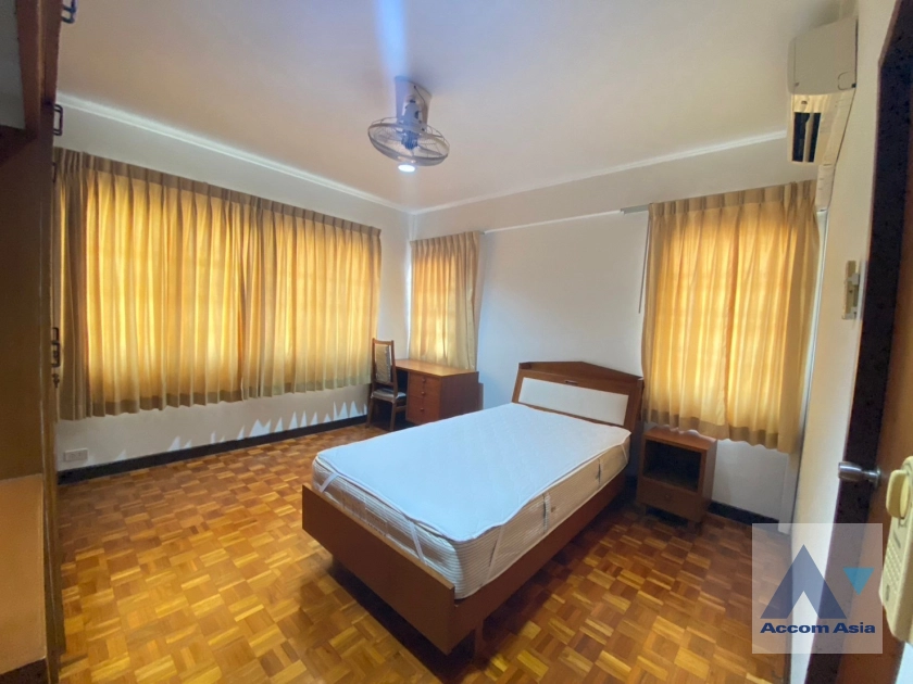 9  3 br House For Rent in Phaholyothin ,Bangkok BTS Saphan-Kwai at House in Compound AA38957