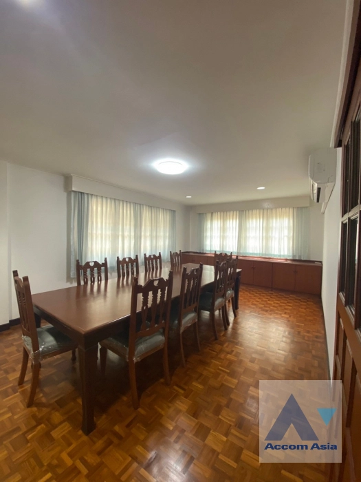  1  3 br House For Rent in Phaholyothin ,Bangkok BTS Saphan-Kwai at House in Compound AA38957