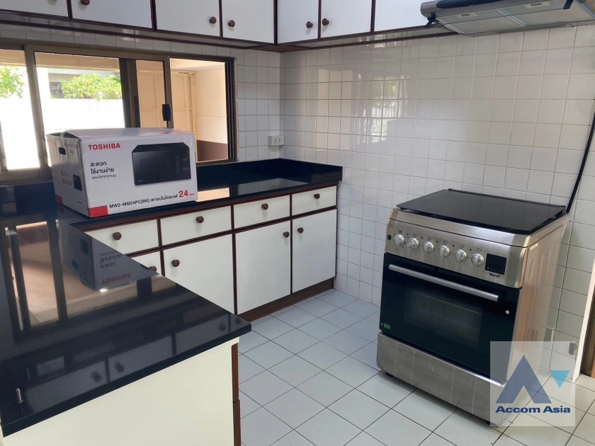 4  3 br House For Rent in Phaholyothin ,Bangkok BTS Saphan-Kwai at House in Compound AA38957