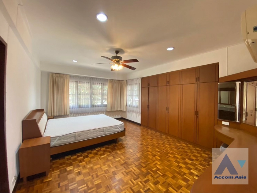 6  3 br House For Rent in Phaholyothin ,Bangkok BTS Saphan-Kwai at House in Compound AA38957