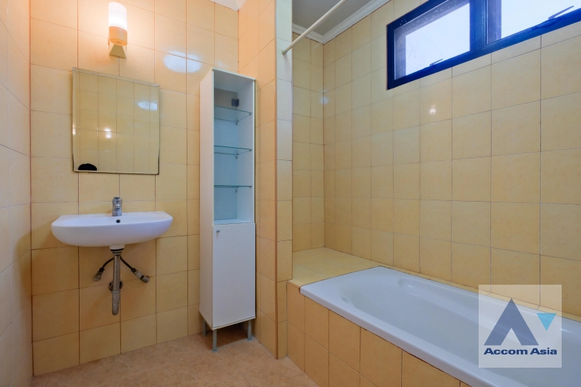 22  3 br Townhouse For Rent in Sukhumvit ,Bangkok BTS Phrom Phong at Chicha Castle AA38960