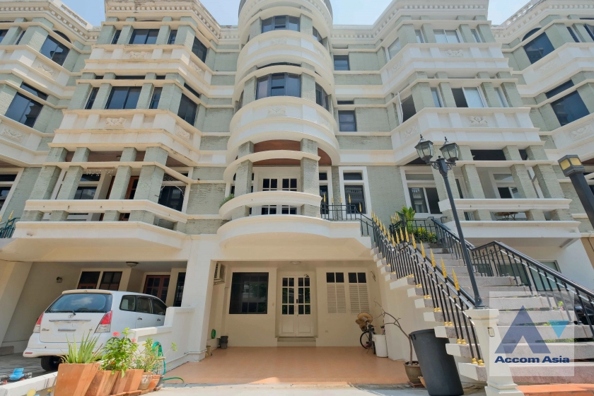 25  3 br Townhouse For Rent in Sukhumvit ,Bangkok BTS Phrom Phong at Chicha Castle AA38960
