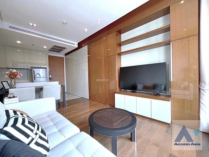 unit 1 Bedroom  Condominium For Rent & Sale in Sukhumvit, Bangkok  near BTS Phrom Phong (AA38975)