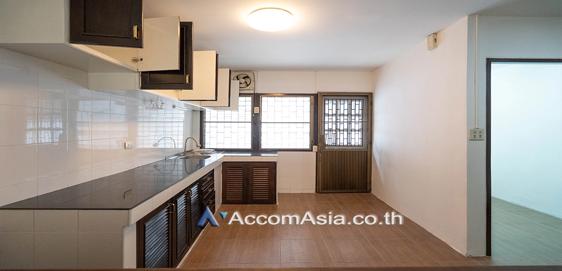 6  3 br House For Rent in Sukhumvit ,Bangkok BTS Nana 11001701