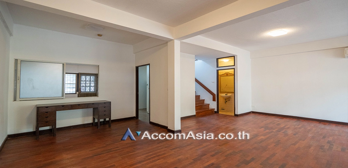  1  3 br House For Rent in Sukhumvit ,Bangkok BTS Nana 11001701
