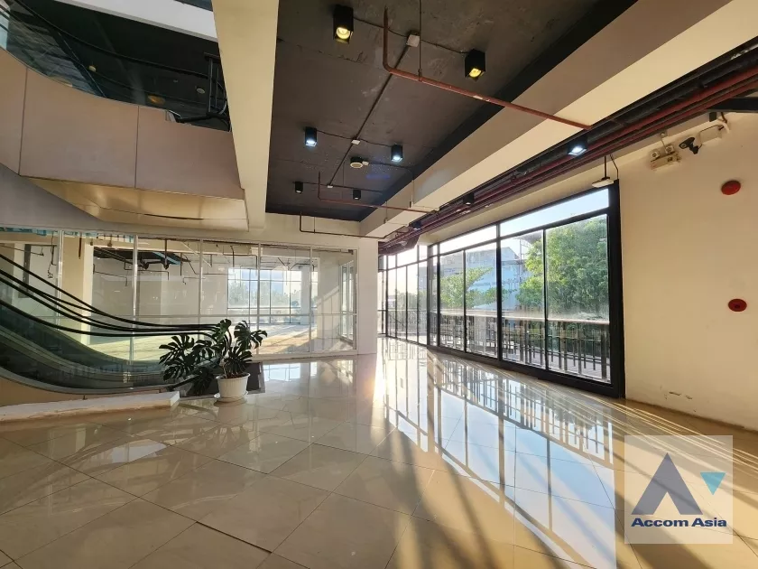  2  Retail / Showroom For Rent in Sathorn ,Bangkok BTS Surasak at Vanilla Moon AA38983