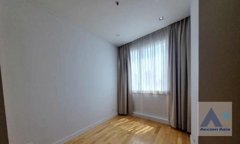 unitFully Furnished, Lake View, Big Balcony |  3 Bedrooms  Condominium For Rent in Sukhumvit, Bangkok  near BTS Asok - MRT Sukhumvit (AA38989)