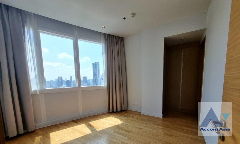 unitFully Furnished, Lake View, Big Balcony |  3 Bedrooms  Condominium For Rent in Sukhumvit, Bangkok  near BTS Asok - MRT Sukhumvit (AA38989)