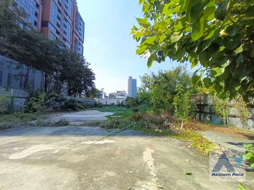  2  Land For Rent in Sukhumvit ,Bangkok BTS Thong Lo - BTS Ekkamai AA38991