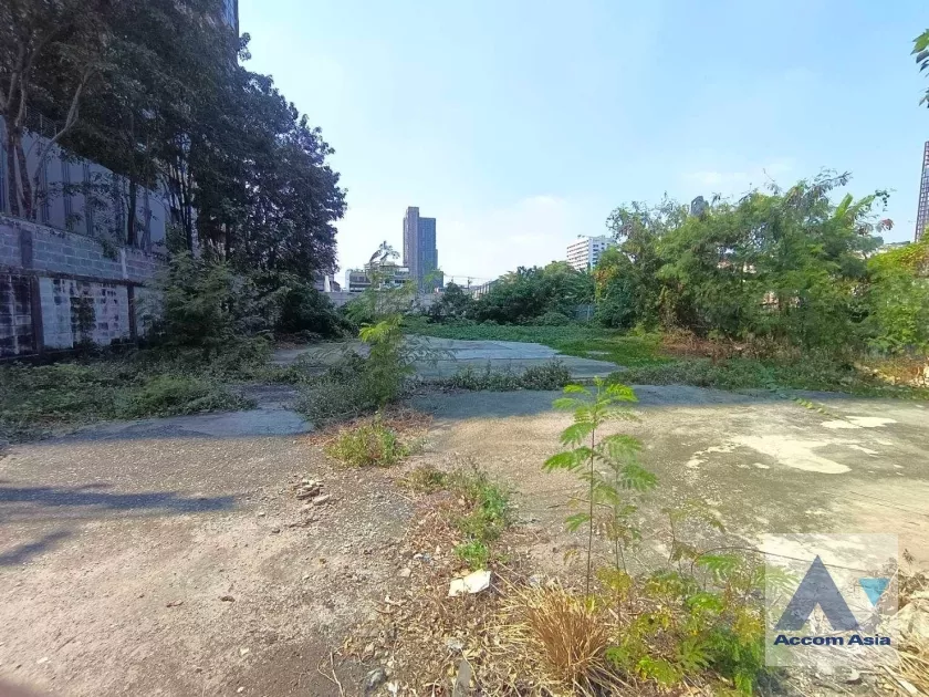  1  Land For Rent in Sukhumvit ,Bangkok BTS Thong Lo - BTS Ekkamai AA38991