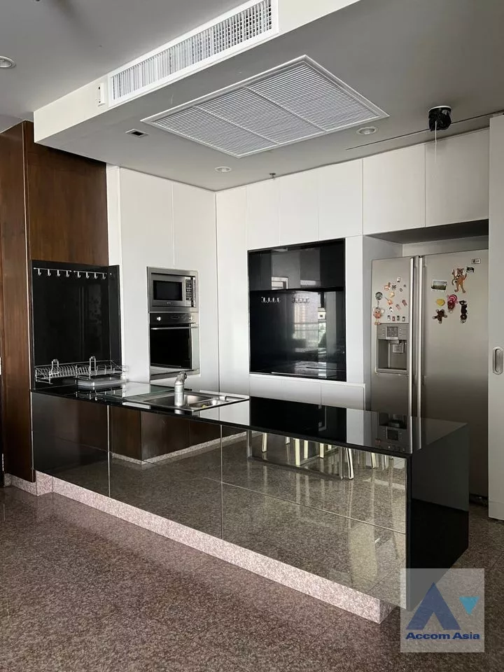 unit 2 Bedrooms  Condominium For Rent in Rama 3, Bangkok  near BTS Saphan Taksin (AA38993)