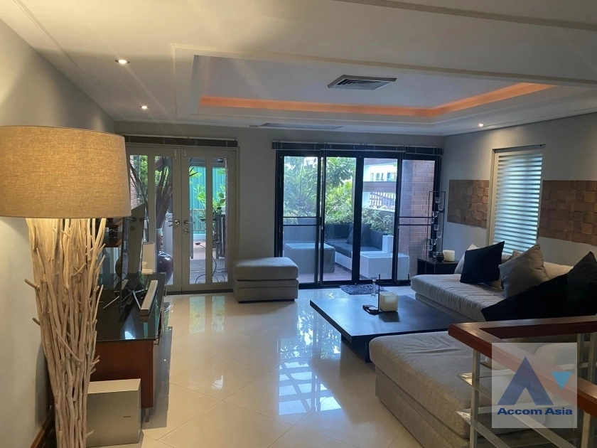  3 Bedrooms  Townhouse For Sale in Sukhumvit, Bangkok  near BTS Phrom Phong (AA38996)