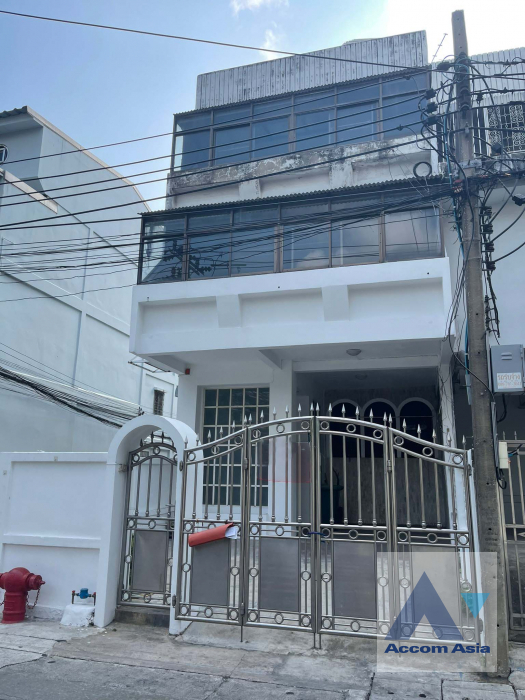  House For Rent & Sale in Sukhumvit, Bangkok  near BTS Asok (AA39001)