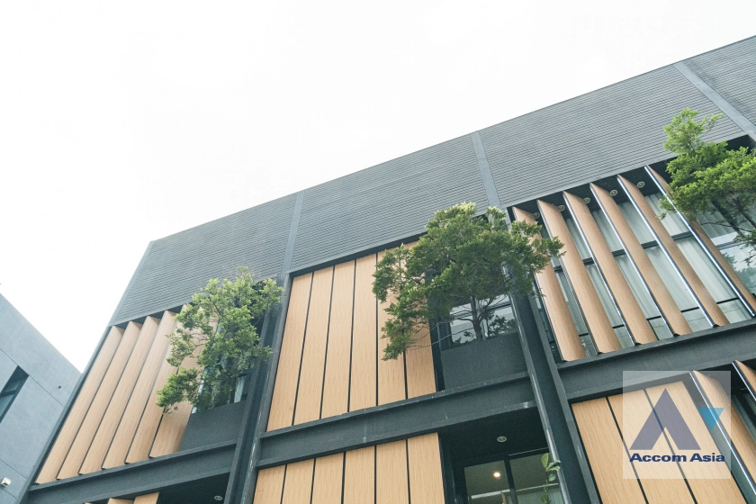 Luxury Style in Prime Location Townhouse  3 Bedroom for Sale BTS Bang Chak in Sukhumvit Bangkok