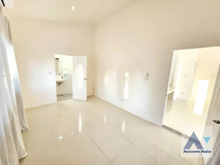 8  3 br House For Rent in Lat Phrao ,Bangkok  AA39011