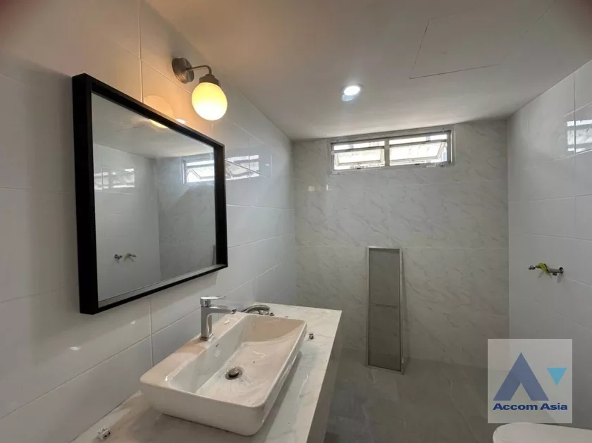 15  3 br Apartment For Rent in Sukhumvit ,Bangkok BTS Ekkamai at Ideal Place For Big Families AA39019