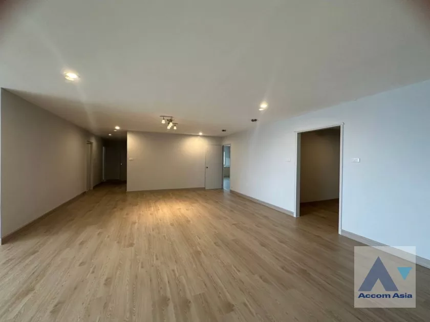 unitPet friendly |  3 Bedrooms  Apartment For Rent in Sukhumvit, Bangkok  near BTS Ekkamai (AA39019)