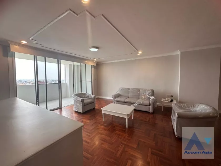 unit 3 Bedrooms  Apartment For Rent in Sukhumvit, Bangkok  near BTS Ekkamai (AA39021)