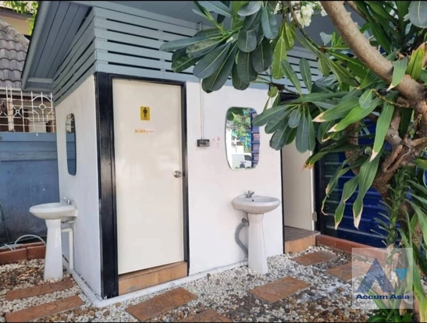 8  3 br Shophouse For Rent in Sukhumvit ,Bangkok MRT Queen Sirikit National Convention Center AA39028