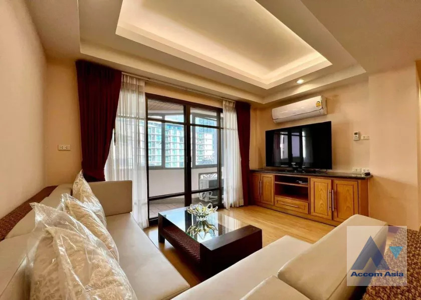  3 Bedrooms  Apartment For Rent in Sukhumvit, Bangkok  near BTS Thong Lo (AA39031)