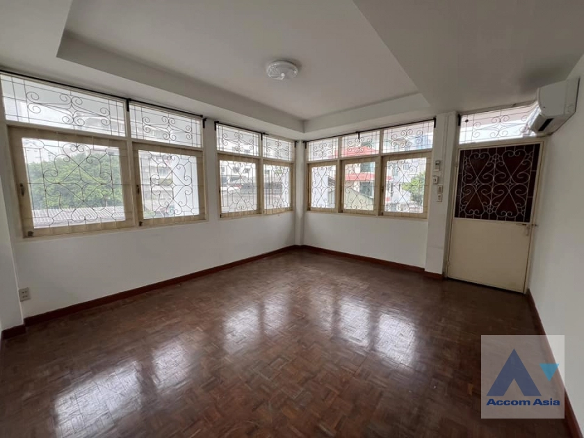 6  4 br House For Rent in Sathorn ,Bangkok BTS Chong Nonsi AA39038