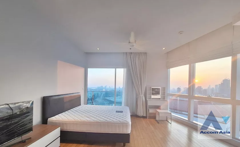 unitFully Furnished, Lake View, Common Pool |  3 Bedrooms  Condominium For Rent in Sukhumvit, Bangkok  near BTS Asok - MRT Sukhumvit (AA39039)