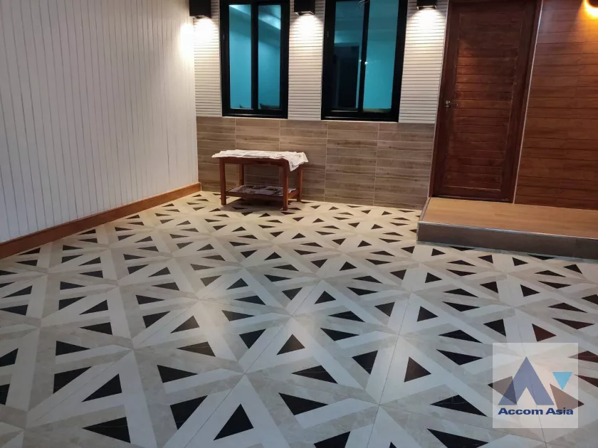 unit 2 Bedrooms  Townhouse For Sale in Bang Na, Bangkok  near BTS Udomsuk (AA39049)