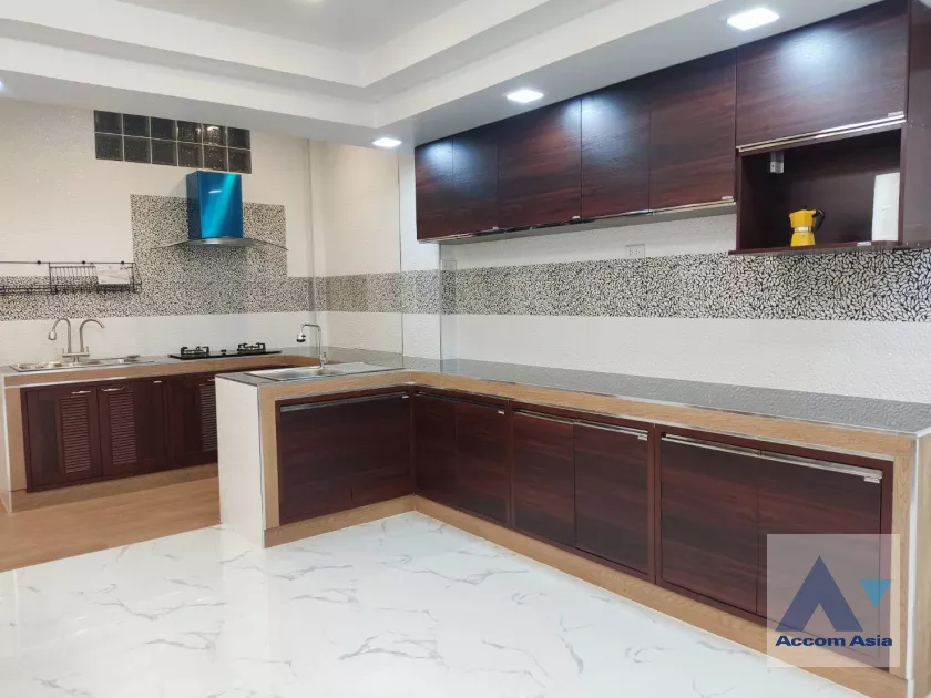 5  2 br Townhouse For Sale in Bang Na ,Bangkok BTS Udomsuk AA39049