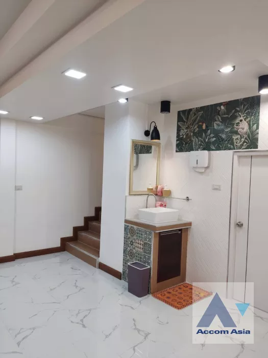 7  2 br Townhouse For Sale in Bang Na ,Bangkok BTS Udomsuk AA39049