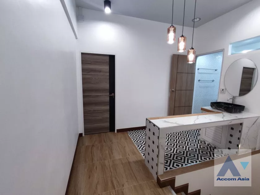 14  2 br Townhouse For Sale in Bang Na ,Bangkok BTS Udomsuk AA39049