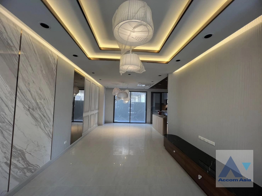  1  4 br Townhouse For Rent in Sathorn ,Bangkok  at Veritz Sathupradit 34 AA39058