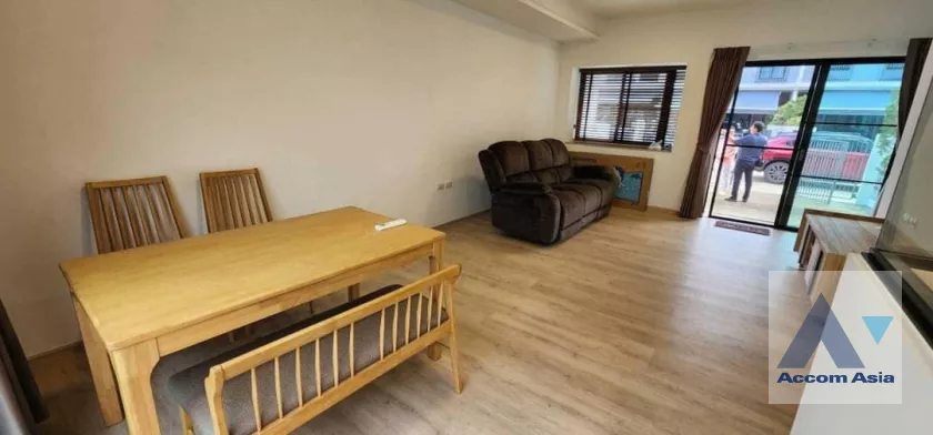 unit 3 Bedrooms  Townhouse For Rent in Samutprakan, Samutprakan  (AA39068)