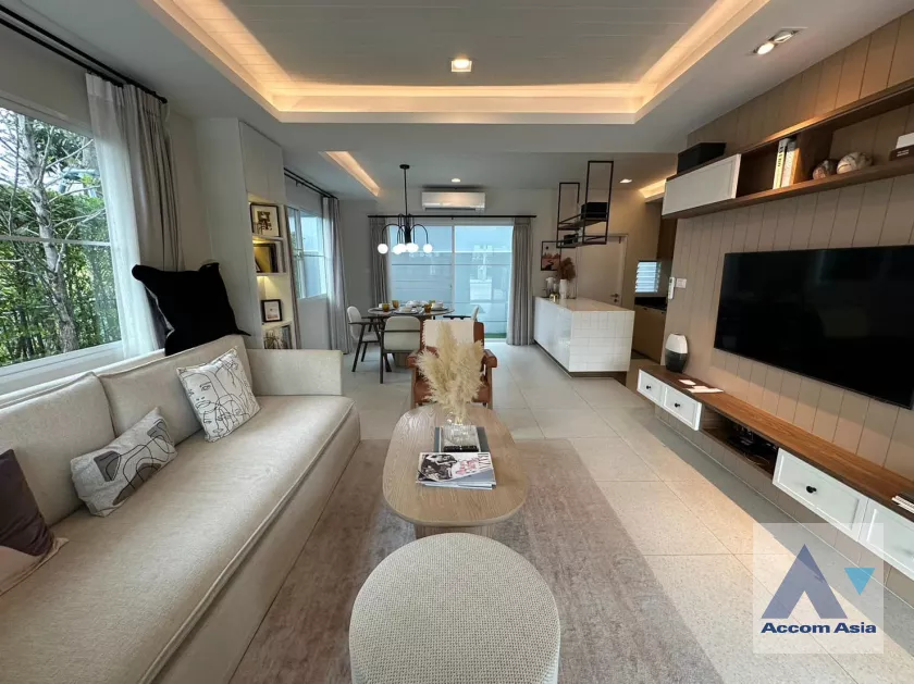  3 Bedrooms  Townhouse For Rent in Pattanakarn, Bangkok  near BTS Udomsuk (AA39074)