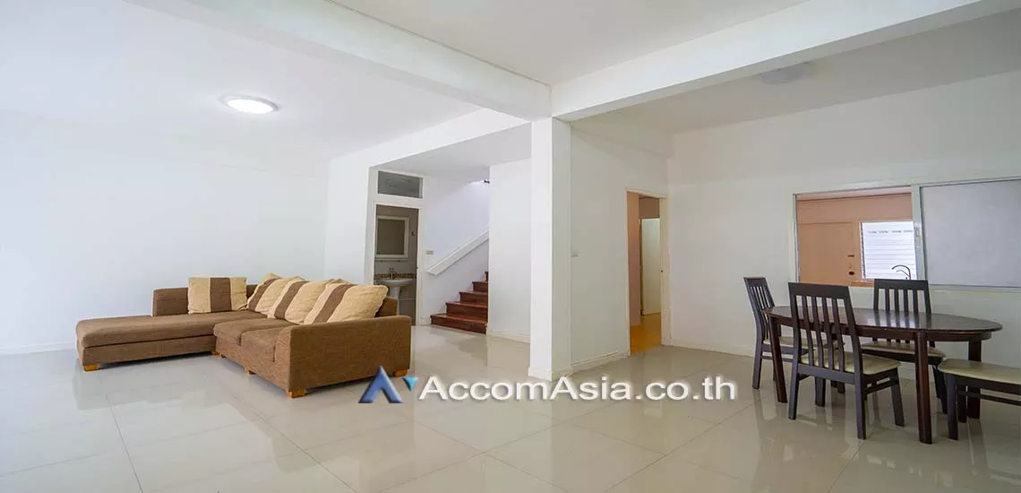 unit 3 Bedrooms  House For Rent & Sale in Sukhumvit, Bangkok  near BTS Nana (11001812)