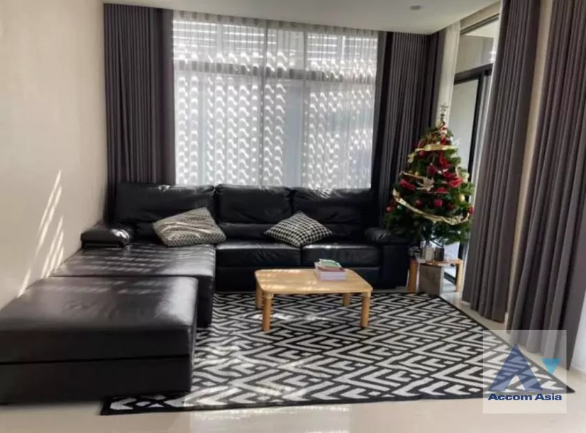 unit 5 Bedrooms  House For Rent in Ramkhamhaeng, Bangkok  (AA39084)