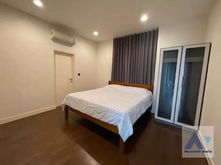  5 Bedrooms  House For Rent in Ratchadapisek, Bangkok  (AA39084)