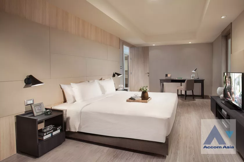  3 Bedrooms  Apartment For Rent in Sukhumvit, Bangkok  near BTS Thong Lo (AA39098)