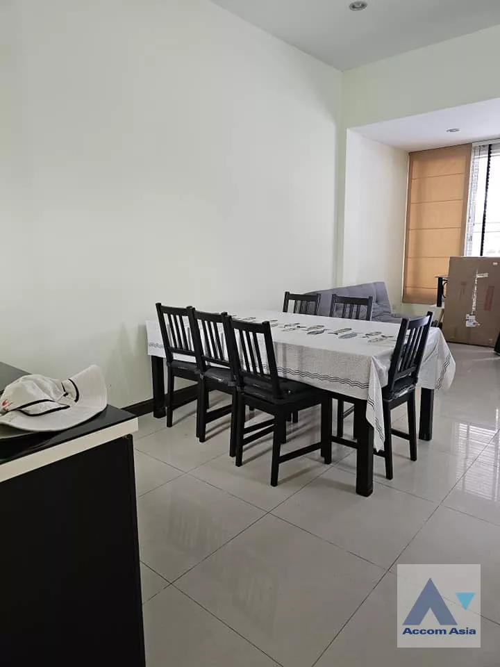 Fully Furnished |  3 Bedrooms  Townhouse For Rent in Pattanakarn, Bangkok  near ARL Hua Mak (AA39103)